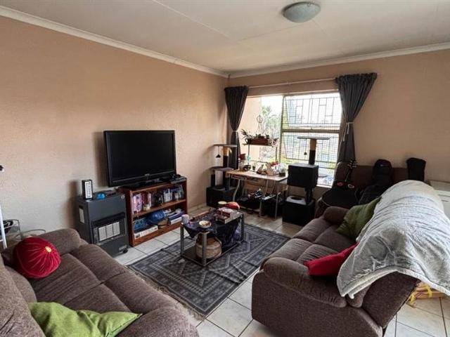 Apartment for sale in Oranjeville, Free State