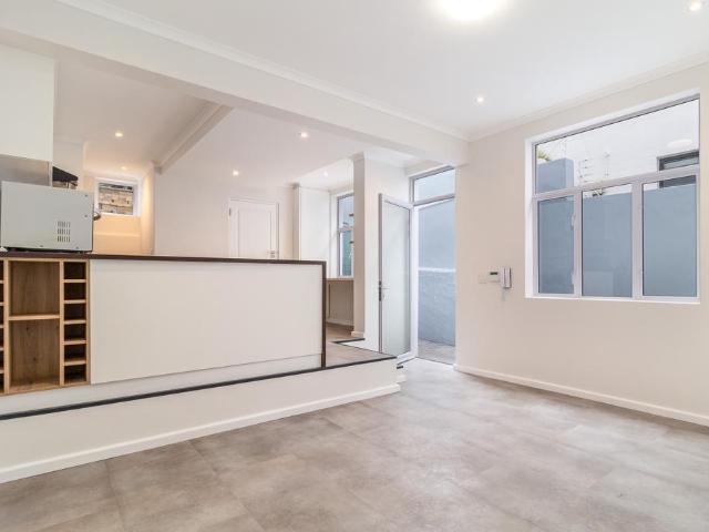 Apartment for rent in Sea Point, Cape Town