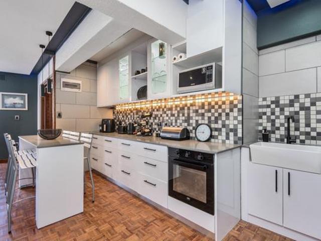 Apartment for sale in Cape Town, Western Cape