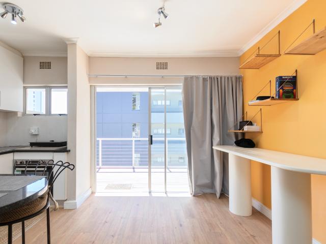 Apartment for rent in Sea Point, Cape Town