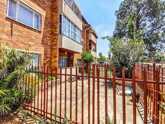 Apartment for sale in Dr Kenneth Kaunda, North West