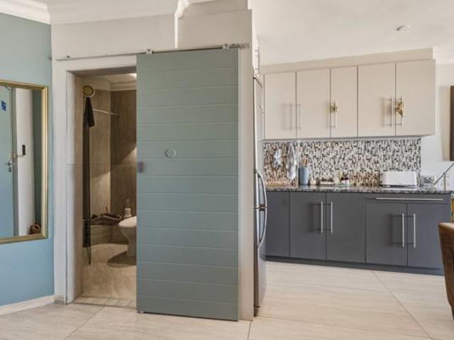 Apartment for sale in Cape Town, Western Cape