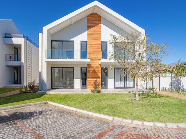 Apartment for sale in Onverwacht, Western Cape