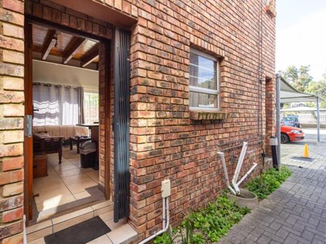 Apartment for sale in Nelson Mandela Bay Ward 18, Nelson Mandela Bay Metropolitan Municipality