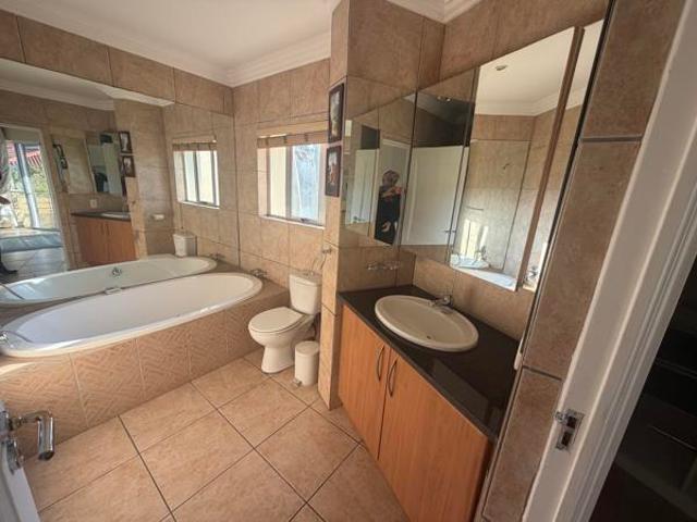 Apartment for rent in Waterkloof, Gauteng