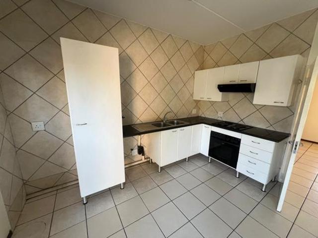 Apartment for rent in Johannesburg Ward 126, Roodepoort