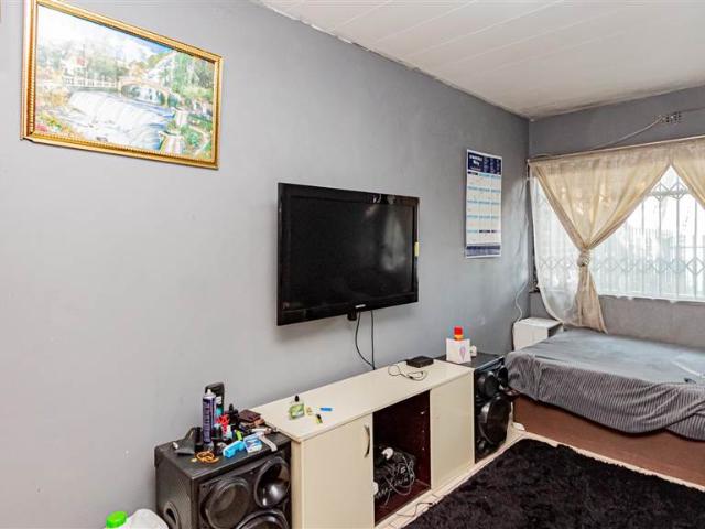Apartment for sale in Vosloorus, Gauteng
