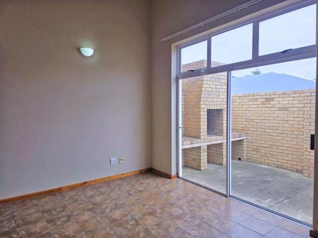 Apartment for sale in Nelson Mandela Bay Ward 18, Nelson Mandela Bay Metropolitan Municipality