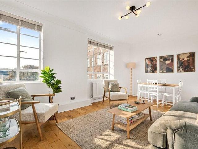 Apartment for sale in Inverness Terrace Gate, Greater London