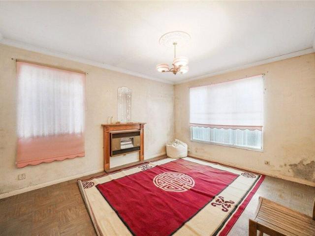 Apartment for sale in Cat Hill, England