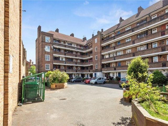 Apartment for sale in Cat Hill, England