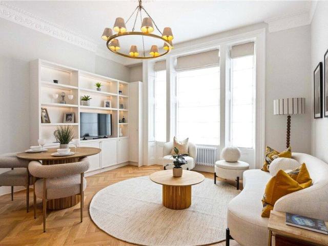Apartment for sale in Cat Hill, England