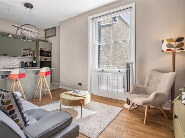 Apartment for sale in Cat Hill, England