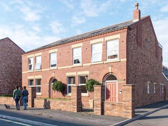 Apartment for sale in Westleigh, Wigan