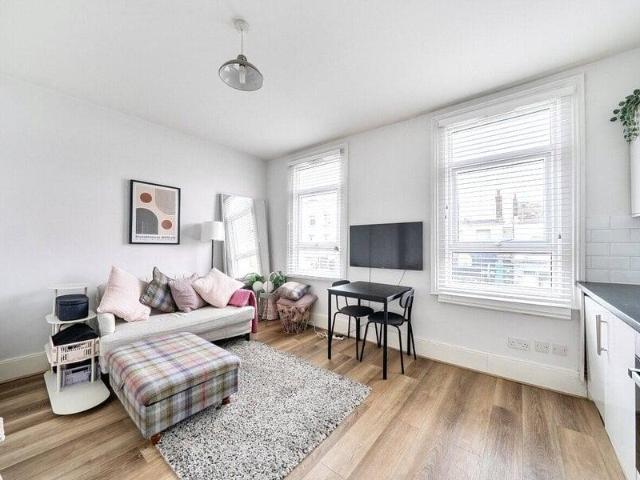 Apartment for sale in Lewisham, Greater London