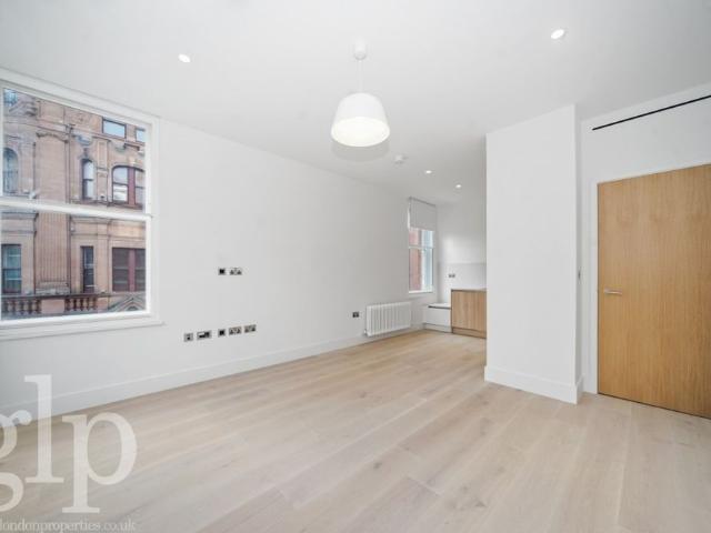 Apartment for rent in Chinatown, Greater London