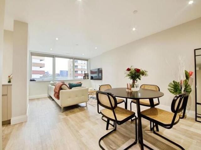 Apartment for sale in New Southgate, Greater London