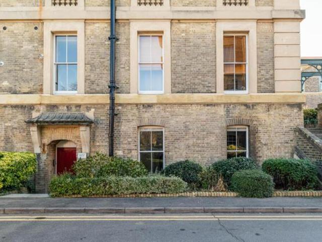 Apartment for sale in Shooters Hill, Greater London