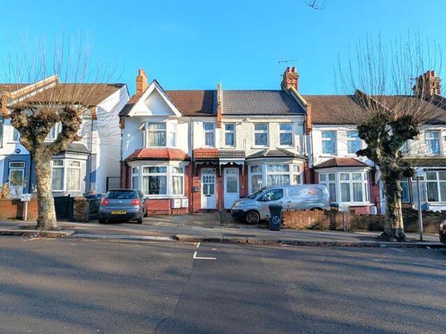 Apartment for sale in West Hendon, Greater London