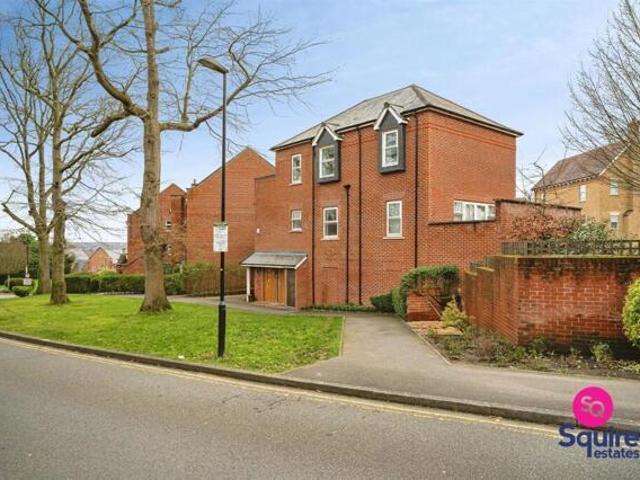 Apartment for sale in Mill Hill, Greater London