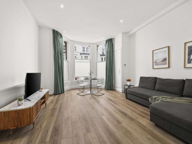 Apartment for rent in Lyons, Greater London