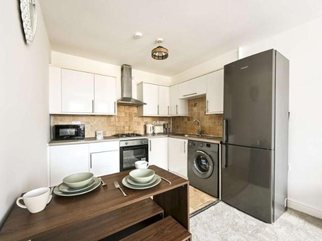 Apartment for rent in Lyons, Greater London