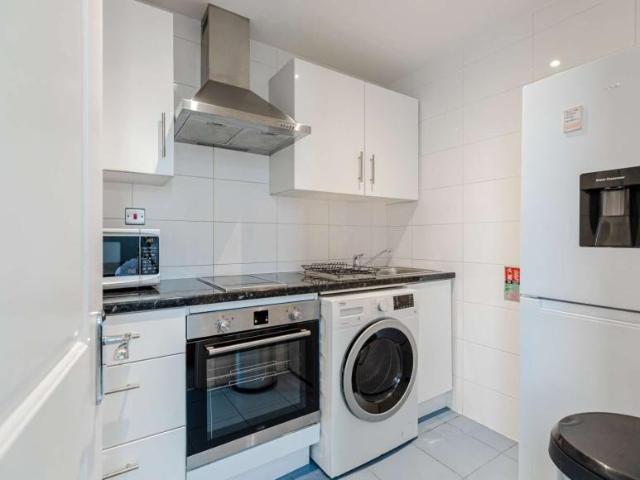Apartment for rent in Lyons, Greater London