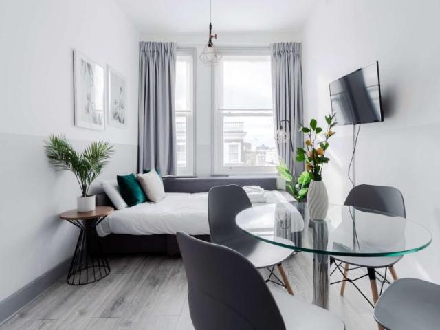 Apartment for rent in Lyons, Greater London