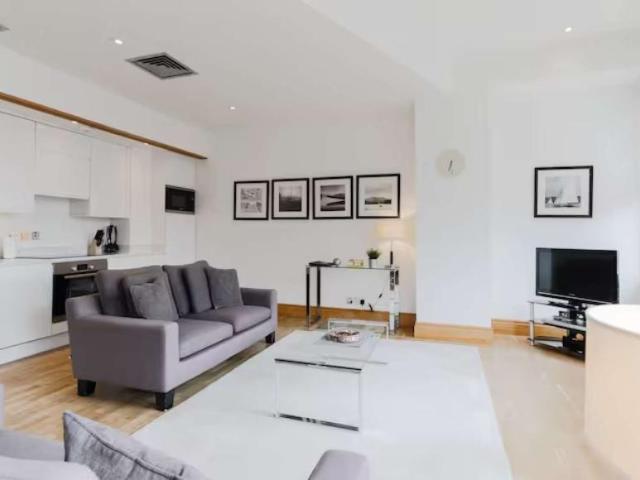 Apartment for rent in Lyons, Greater London