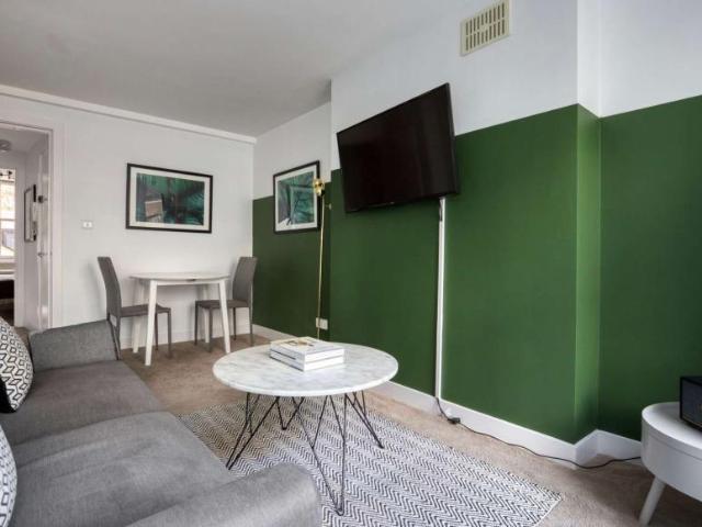 Apartment for rent in Lyons, Greater London