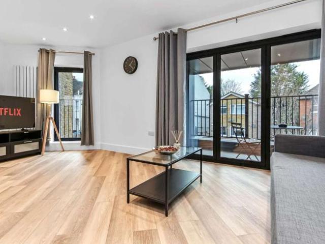 Apartment for rent in Lyons, Greater London