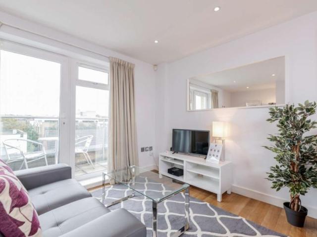Apartment for rent in Lyons, Greater London