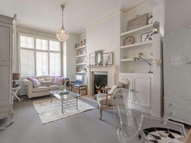 Apartment for rent in Lyons, Greater London