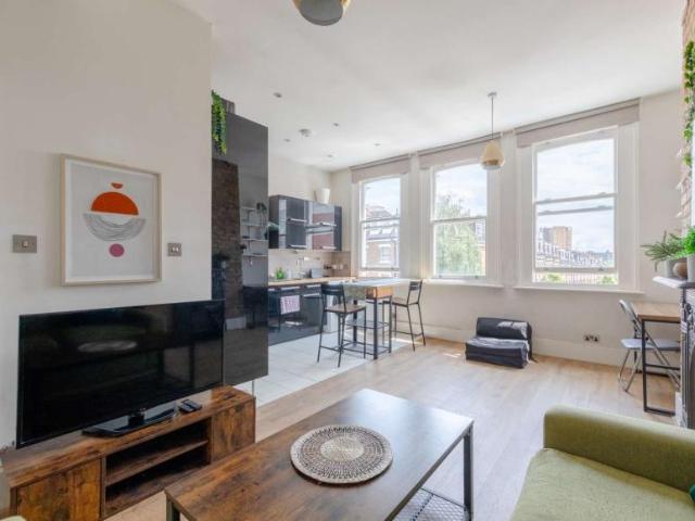Apartment for rent in Lyons, Greater London