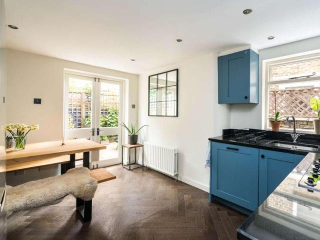 Apartment for rent in Lyons, Greater London