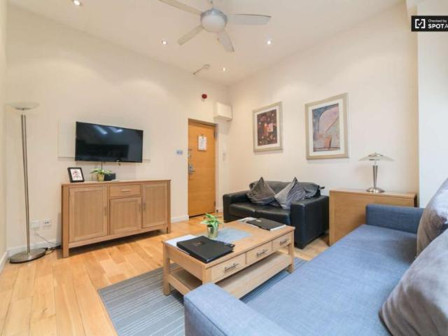 Apartment for rent in Lyons, Greater London