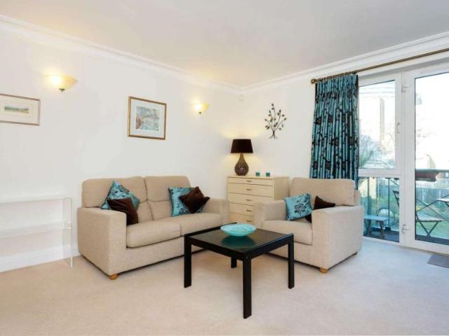 Apartment for rent in Lyons, Greater London