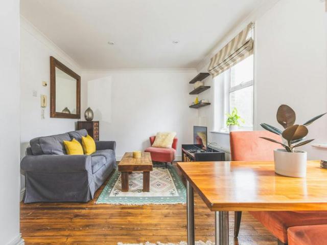 Apartment for rent in Highbury, Greater London