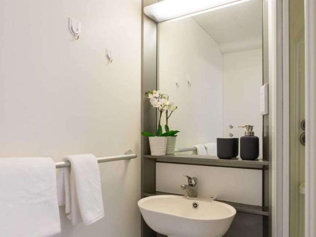 Apartment for rent in Lyons, Greater London