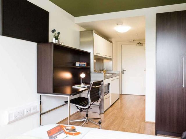 Apartment for rent in Lyons, Greater London
