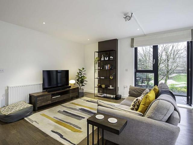 Apartment for rent in Lyons, Greater London