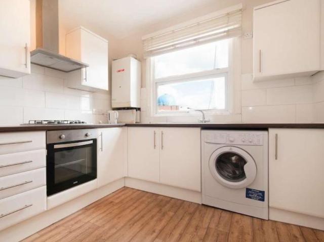 Apartment for rent in Lyons, Greater London