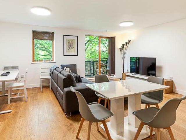Apartment for rent in Mile End, Greater London