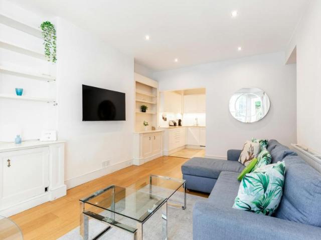 Apartment for rent in Brook Green, Greater London