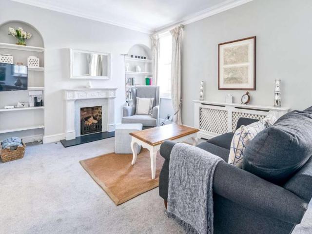 Apartment for rent in Lyons, Greater London