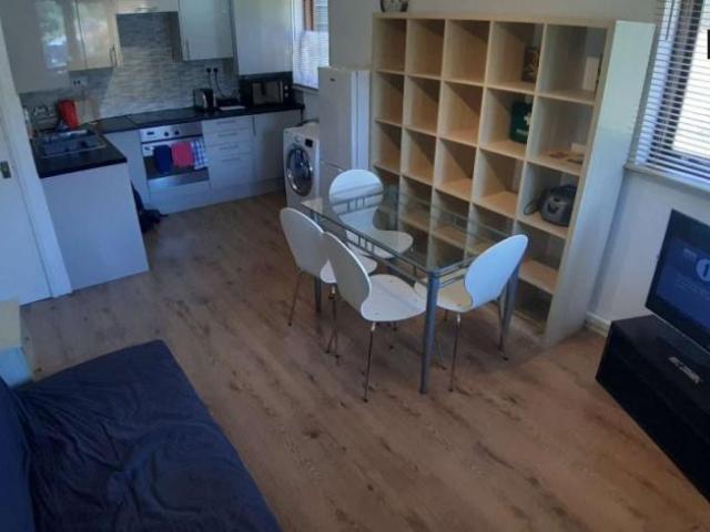 Apartment for rent in Lyons, Greater London