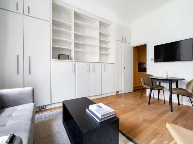 Apartment for rent in Lyons, Greater London