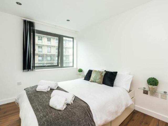 Apartment for rent in London Borough of Ealing, Park Royal