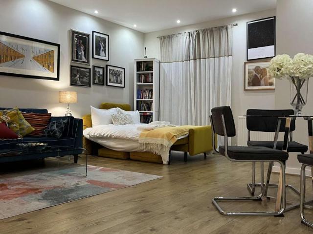 Apartment for rent in Lyons, Greater London