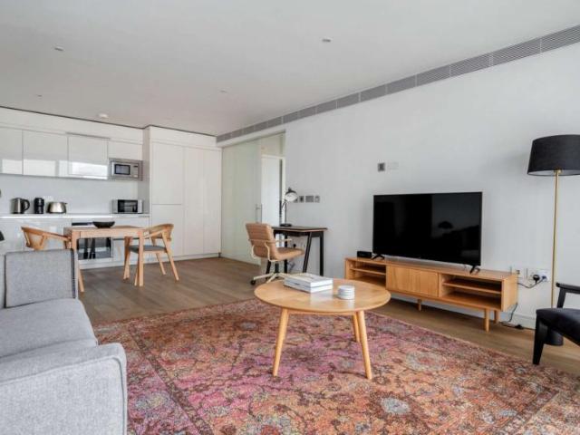 Apartment for rent in Lyons, Greater London